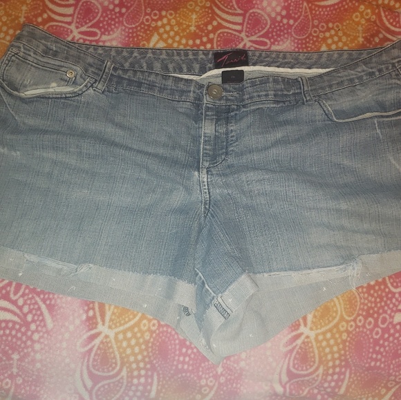 hemmed jean shorts